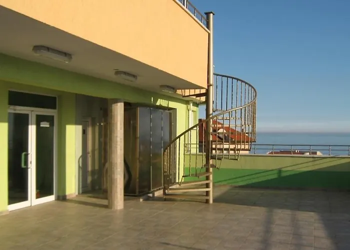 מלון Anelia Family