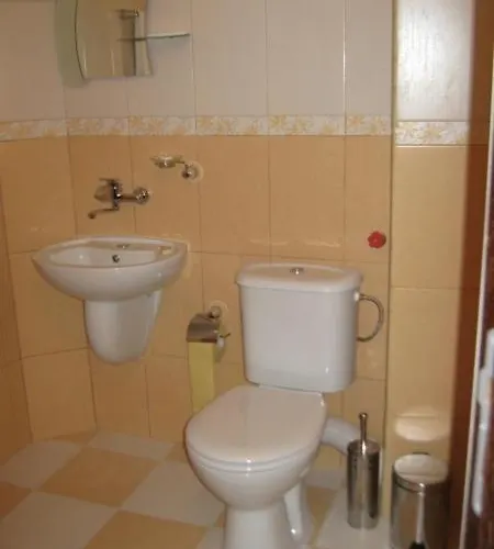 Anelia Family מלון קברנה