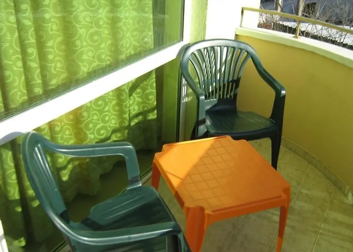 Anelia Family קברנה