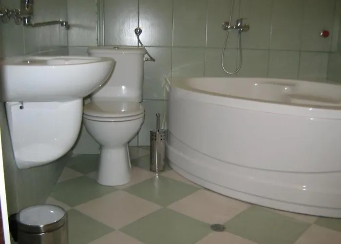 מלון Anelia Family 3*