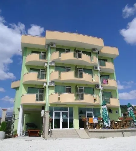 מלון Anelia Family 3*